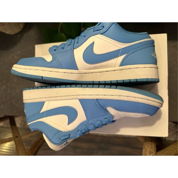 Women’s Jordan 1 Low UNC - Picture 5 of 10